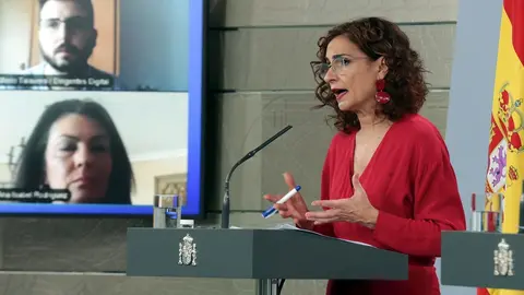 La portavoz del Gobierno, Mar&iacute;a Jes&uacute;s Montero, durante la rueda de prensa por videoconferencia con los medios programada para explicar la &uacute;ltima hora sobre la situaci&oacute;n que atraviesa Espa&ntilde;a por el coronavirus. En Madrid, (Espa&ntilde;a), a 17 de abril de 2020.