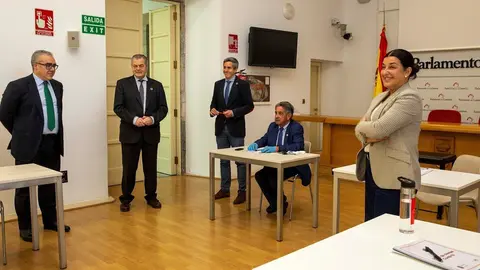 Reuni&oacute;n en el Parlamento para resentar el pan de choque del Gobierno