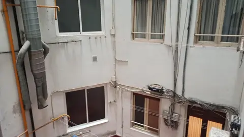 Patio interior de edificio de viviendas