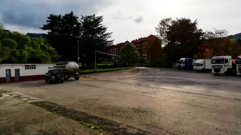 Vestuarios del campo de f&uacute;tbol de Beranga (Hazas de Cesto), abiertos para los transportistas