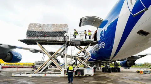 Avi&oacute;n aterrizados en Barajas con cargamento de material sanitario