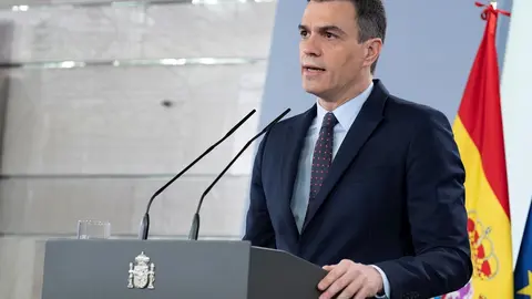 El presidente del Gobierno, Pedro S&aacute;nchez, durante la comparecencia para informar sobre el Covid-19 donde ha anunciado que volver&aacute; a pedir al Congreso una nueva pr&oacute;rroga del estado de alarma, la tercera, que se prolongar&aacute; hasta el 9 de mayo, pero "aliviar