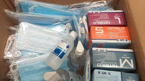 Mascarillas, geles y guantes  