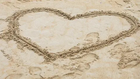 DAVID S. BUSTAMANTE 24/04/2020 SANTANDER/ CANTABRIA Los ni&ntilde;os menores de 14 a&ntilde;os pueden salir a la calle acompa&ntilde;ados de un adulto tras el confinamiento por el Estado de Alarma decretado por el Coronavirus Covid-19.