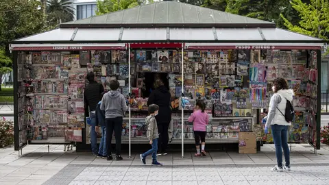 DAVID S. BUSTAMANTE 24/04/2020 SANTANDER/ CANTABRIA Los ni&ntilde;os menores de 14 a&ntilde;os pueden salir a la calle acompa&ntilde;ados de un adulto tras el confinamiento por el Estado de Alarma decretado por el Coronavirus Covid-19. 