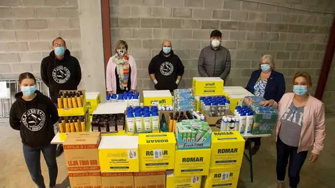 Donaci&oacute;n de la Comisi&oacute;n de Fiestas de San Antonio, en  Muriedas, a la Plataforma de Alimentos de Camargo