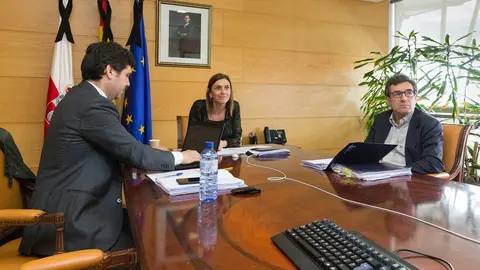 La consejera de Justicia, Paula Fern&aacute;ndez, y miembros de su equipo mantienen una reuni&oacute;n telem&aacute;tica con representantes de los sindicatos de Justicia