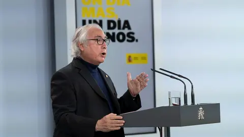El ministro de Universidades, Manuel Castells, durante una rueda de prensa para informar sobre la &uacute;ltima hora de la crisis sanitaria provocada por el coronavirus, en Madrid (Espa&ntilde;a) a 23 de abril de 2020.