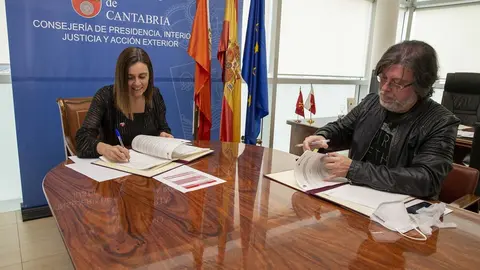 Firma convenio Gobierno y Cruz Roja