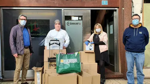 Reparto de m&aacute;scaras protectoras