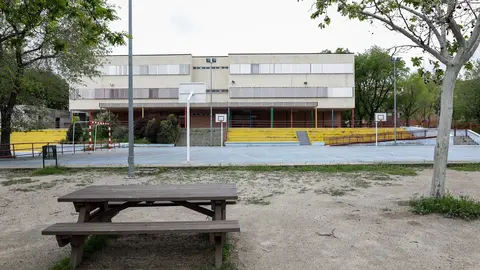 Patio de un colegio de Madrid cerrado por la pandemia del coronavirus.