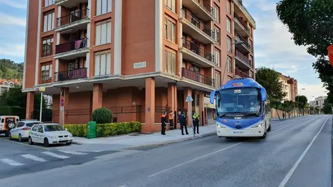 Reparto de mascarillas en el 'Castrobus'