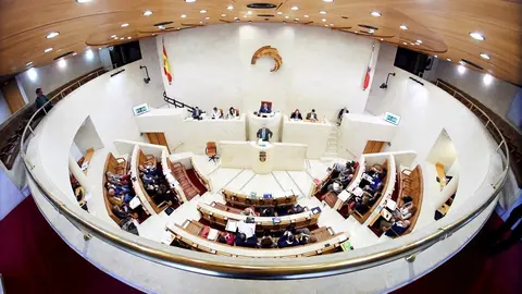 Pleno en el Parlamento de Cantabria