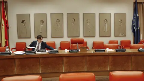 El ministro de Sanidad, Salvador Illa, minutos antes de que comience su s&eacute;ptima comparecencia ante la Comisi&oacute;n de Sanidad en el Congreso de los Diputados