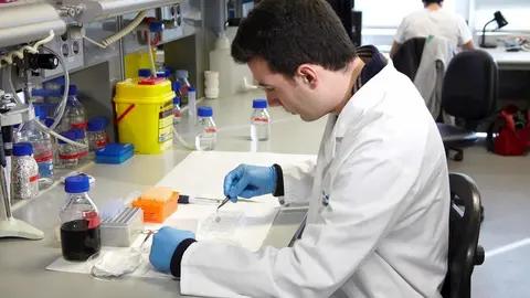 Xavier Pu&ntilde;et (Institut De Bioenginyeria De Catalunya (Ibec)), L&iacute;der Del Projecte Dermoglass. 