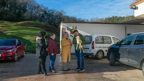 La alcaldesa de Polanco, Rosa D&iacute;az, visita las instalaciones de la empresa que prestar&aacute; el servicio de recogida de animales
