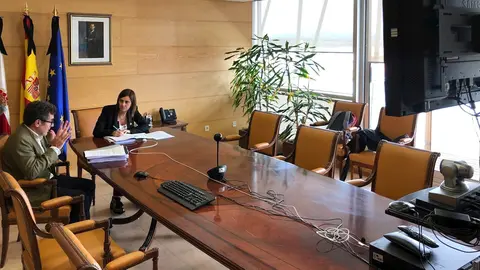 La consejera de Justicia, Paula Fern&aacute;ndez, y el subdirector de Justicia