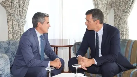 Pablo Zuloaga, secretario general del PSC-PSOE, con Pedro S&aacute;nchez
