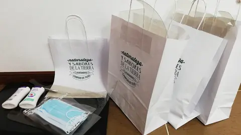 Reparto de mascarillas en Campoo de Yuso