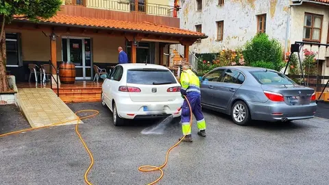 Trabajos de limpieza en Hazas de Cesto