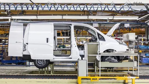 Producci&oacute;n de la e-NV200 en la planta de Nissan en Barcelona