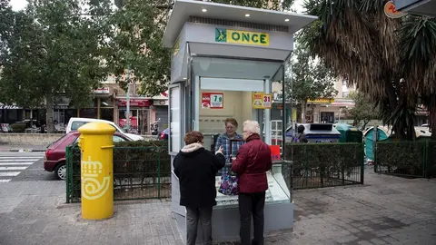 La ONCE formar&aacute; y dotar&aacute; de protecci&oacute;n a sus vendedores para recuperar la venta de loter&iacute;as