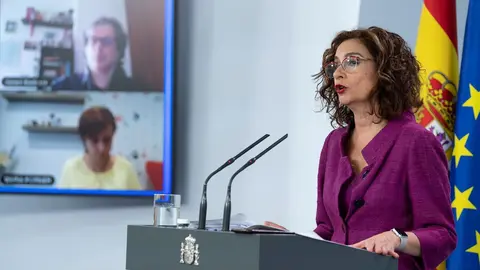 La ministra de Hacienda y portavoz del Gobierno, Maria Jes&uacute;s Montero, comparece en rueda de prensa tras el Consejo de Ministros, en el que se ha aprobado un proyecto de ley que obliga a los intermediarios fiscales a declarar las operaciones que se puedan 
