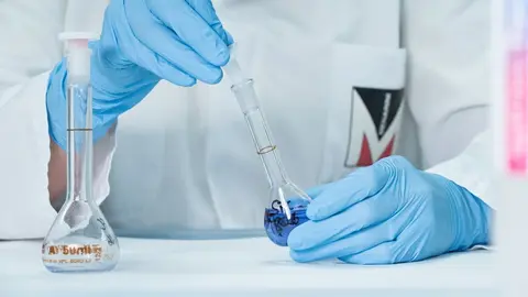 Investigador en un laboratorio