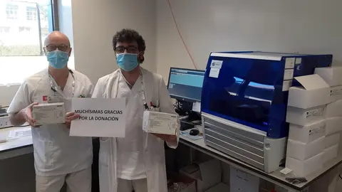 Sanitarios con el material  donado gracias a los 21.000 euros recaudados en la campa&ntilde;a en Nestl&eacute;