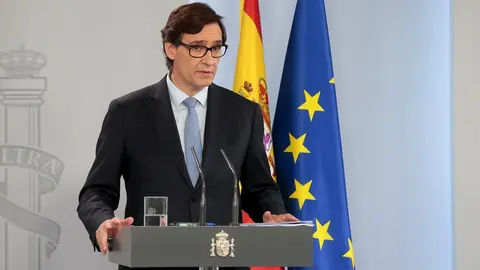 El ministro de sanidad, Salvador Illa, durante una rueda de prensa junto con la ministra de Hacienda y portavoz del Gobierno, Mar&iacute;a Jes&uacute;s Montero. En Madrid (Espa&ntilde;a) a 17 de mayo de 2020.