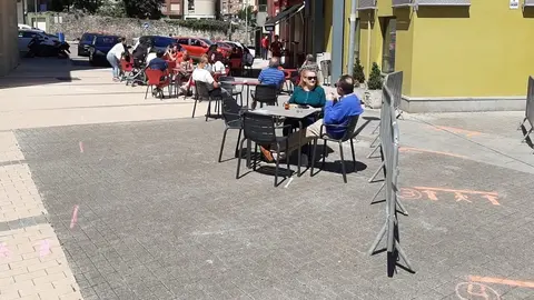 Terrazas en aceras en Astillero y Guarnizo