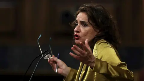 La ministra de Hacienda, Mar&iacute;a Jes&uacute;s Montero, durante el pleno del Congreso.