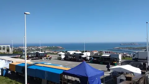 Mercadillo de Suances en aparcamiento Jaime del Amo