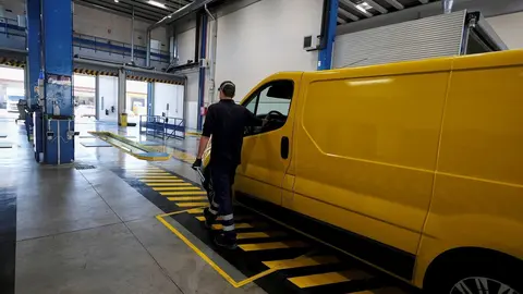 Trabajador de la ITV.