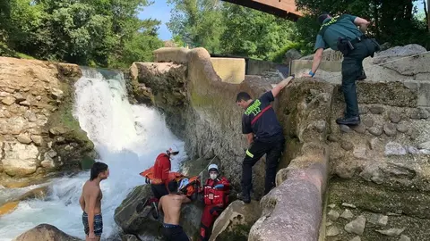 Caida al cauce del Pas en Puente Viesgo