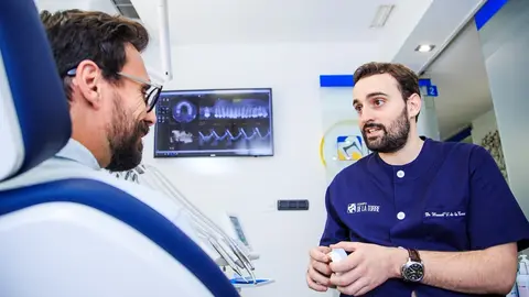 El dentista Manuel V. De la Torre, director M&eacute;dico de la Unidad Avanzada de Salud Bucodental de Equipo de la Torre