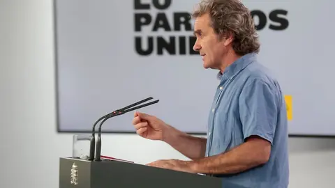 El director del Centro de Coordinaci&oacute;n de Alertas y Emergencias Sanitarias, Fernando Sim&oacute;n, durante una rueda de prensa para actualizar los datos sanitarios en referencia a la crisis del Covid-19, en Madrid (Espa&ntilde;a) a 18 de mayo de 2020.