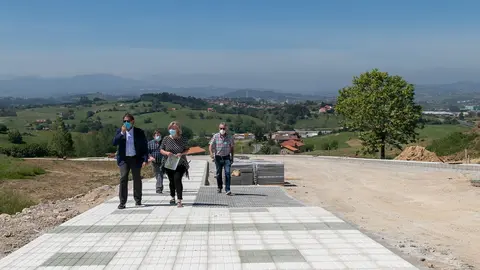 Visita de la alcaldesa a la zona de Alto Pedroa