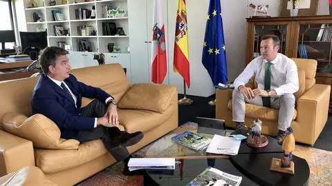 11:30 Horas. Despacho Del Consejero De Desarrollo Rural, Ganader&iacute;a, Pesca Y Medio Ambiente. El Consejero De Desarrollo Rural, Ganader&iacute;a, Pesca Y Medio Ambiente, Guillermo Blanco, Recibe Al Alcalde De Selaya, C&aacute;ndido Manuel Cobo.