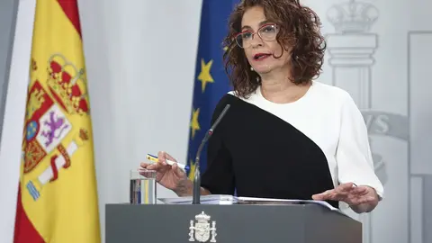 La ministra portavoz y de Hacienda, Mar&iacute;a Jes&uacute;s Montero, comparece ante los medios tras el Consejo de Ministros celebrado en Moncloa, en Madrid (Espa&ntilde;a), a 26 de mayo de 2020.