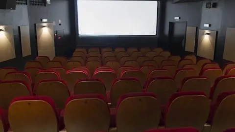 Imagen de una sala de cine vac&iacute;a