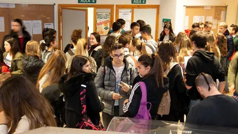 Estudiantes realizando la EBAU en la Universidad de Cantabria. Archivo.