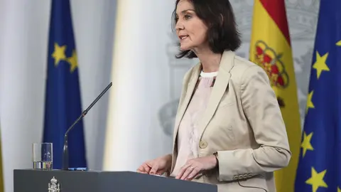 La ministra de Industria, Comercio y Turismo, Reyes Maroto, comparece ante los medios tras el Consejo de Ministros celebrado en Moncloa, en Madrid (Espa&ntilde;a), a 26 de mayo de 2020.