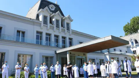 Minuto de silencio por las v&iacute;ctimas del Covid en el Hospital Santa Clotilde