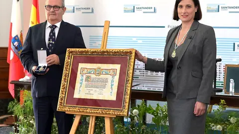 Entrega de la Medalla de Oro de Santander al Real Club de Regatas