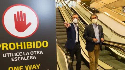 Mart&iacute;n y Pi&ntilde;a en la estaci&oacute;n de autobuses de Santander