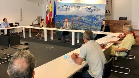 Reuni&oacute;n entre el consejero de Desarrollo Rural, Guillermo Blanco, y los representantes de las organizaciones agrarias
