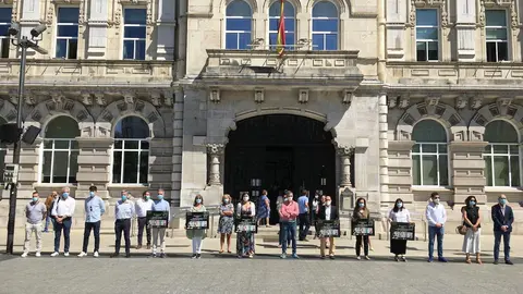 Minuto de silencio por mujer asesinada en Girona