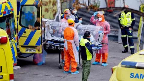 Traslado de un paciente con COVID-19 en Chile