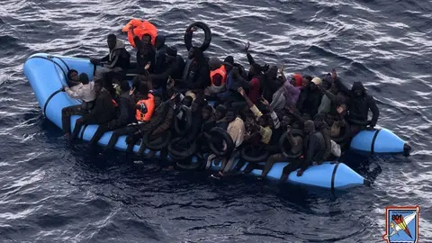 Patera localizada en el mar de Albor&aacute;n